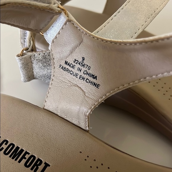 NWOT Soft Comfort Silver and Tan Sandals - Picture 2 of 5